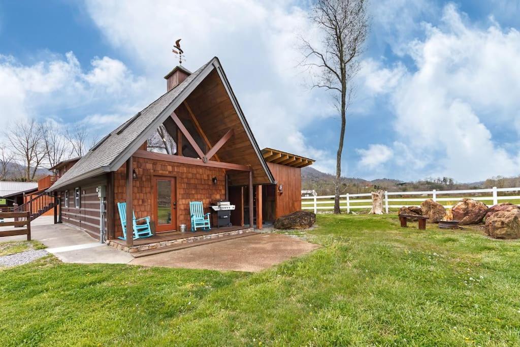 Romantic A-Frame Private Hottub Firepit Neargsmnp Sevierville Bagian luar foto