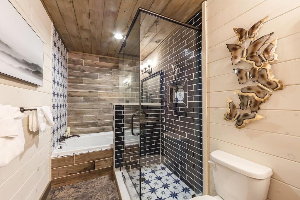 Romantic A-Frame Private Hottub Firepit Neargsmnp Sevierville Bagian luar foto