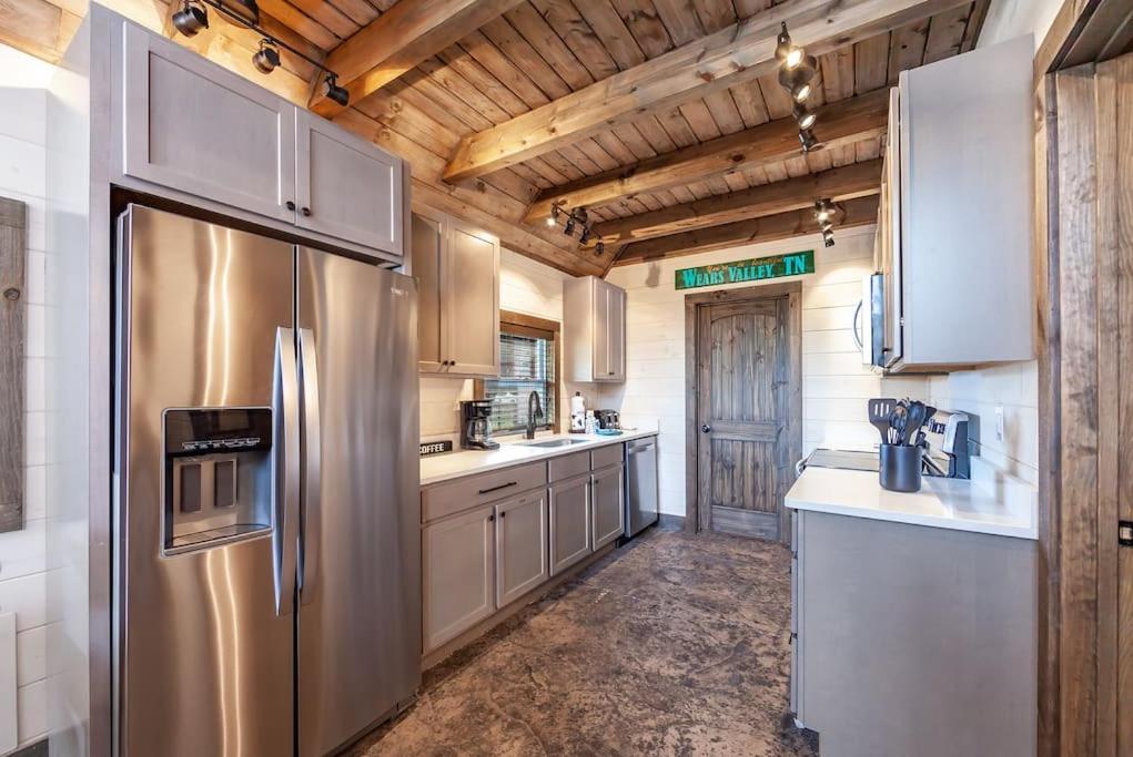 Romantic A-Frame Private Hottub Firepit Neargsmnp Sevierville Bagian luar foto