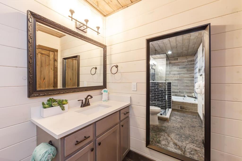 Romantic A-Frame Private Hottub Firepit Neargsmnp Sevierville Bagian luar foto