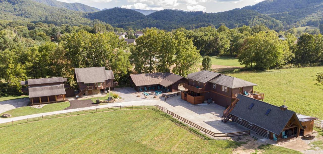 Romantic A-Frame Private Hottub Firepit Neargsmnp Sevierville Bagian luar foto