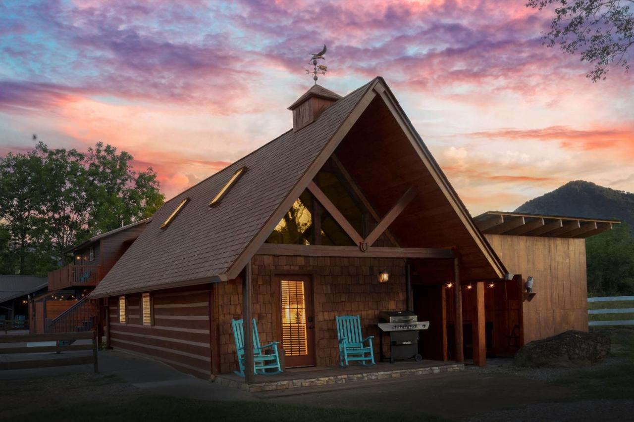 Romantic A-Frame Private Hottub Firepit Neargsmnp Sevierville Bagian luar foto